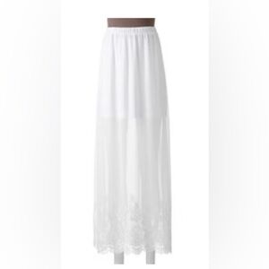 Candie’s Chiffon Maxi skirt half lined EUC looks new Size Large embroidered hem